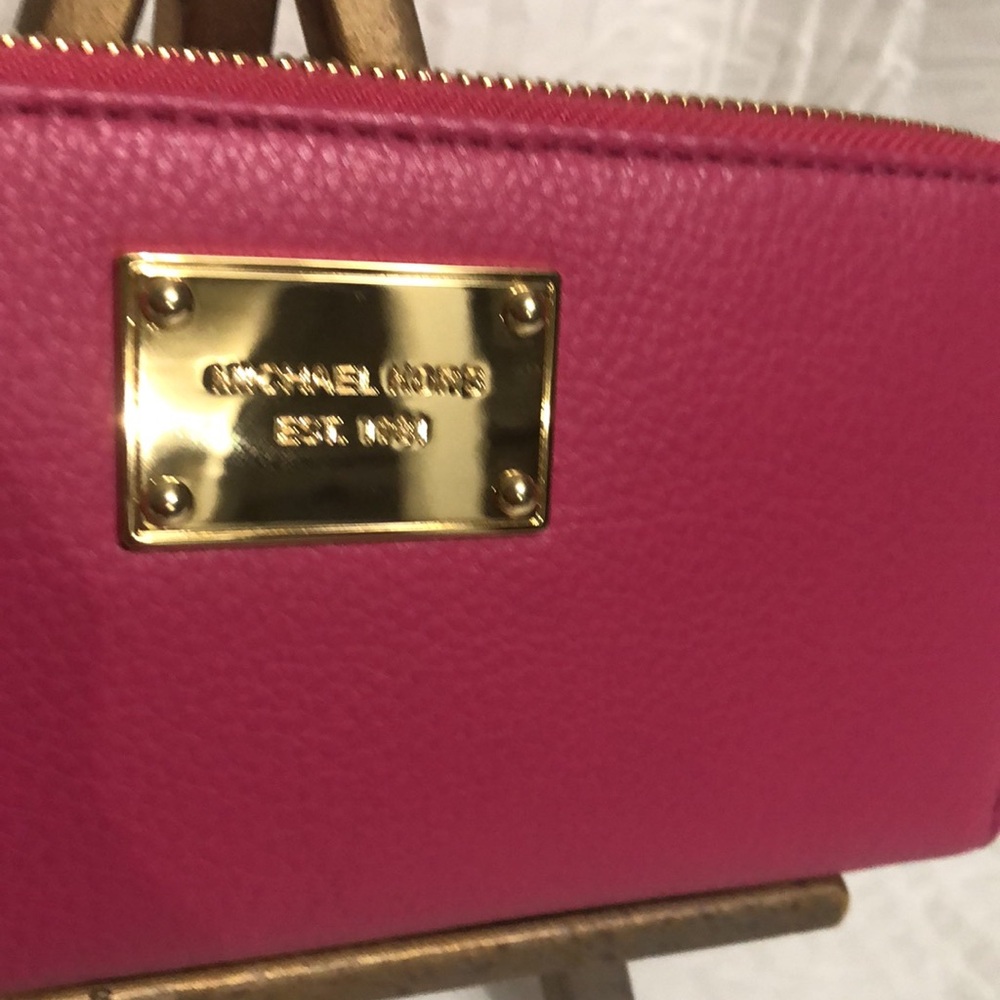 Michael Kors Fuchsia Continental Wallet NWT - Picture 2 of 5